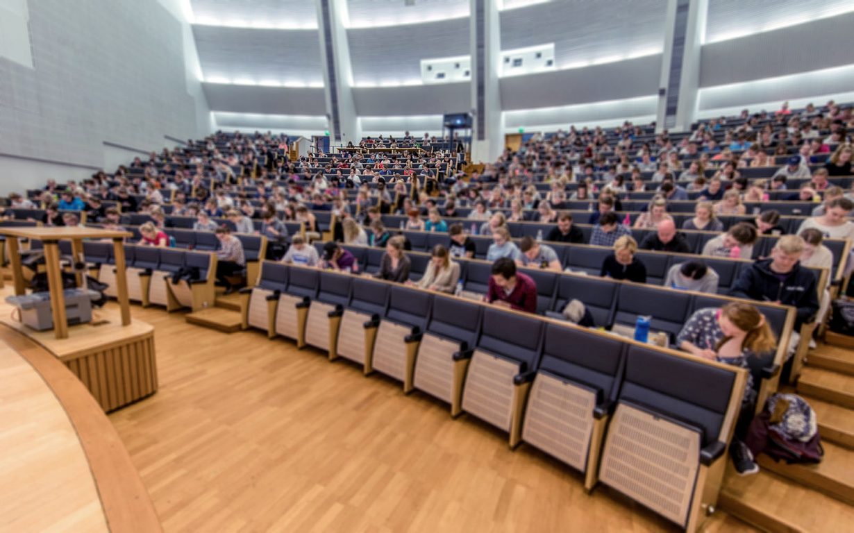 Simuloidut harjoituskokeet koesalissa